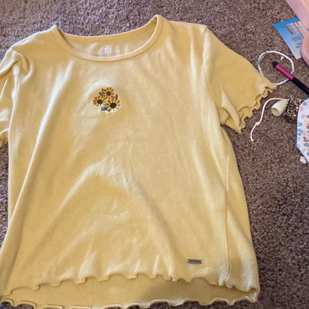 Hollister Yellow Short Sleeve Tee